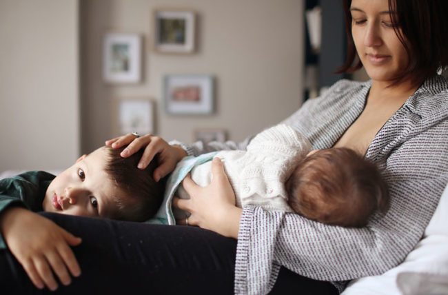 Lose Weight While Breastfeeding – The Ultimate Guide